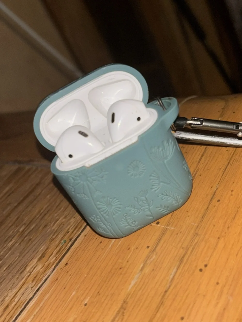 Apple AirPods gen 1 with case